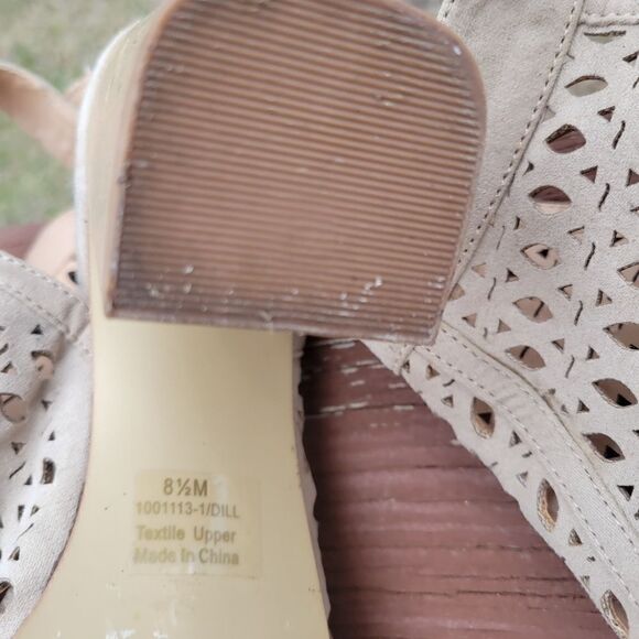 Penny Loves Kenny Beige Laser Cut Open Toe Stacked Heel Sandals Size 8.5 - Picture 9 of 12